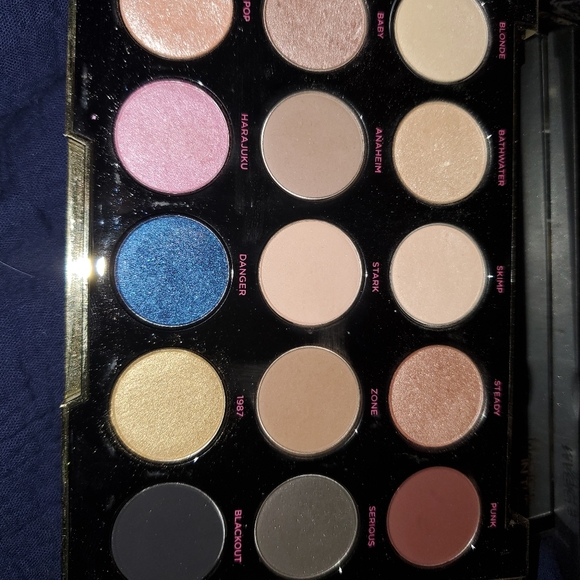 Bundle of SIX Urban Decay Palettes - Picture 4 of 7